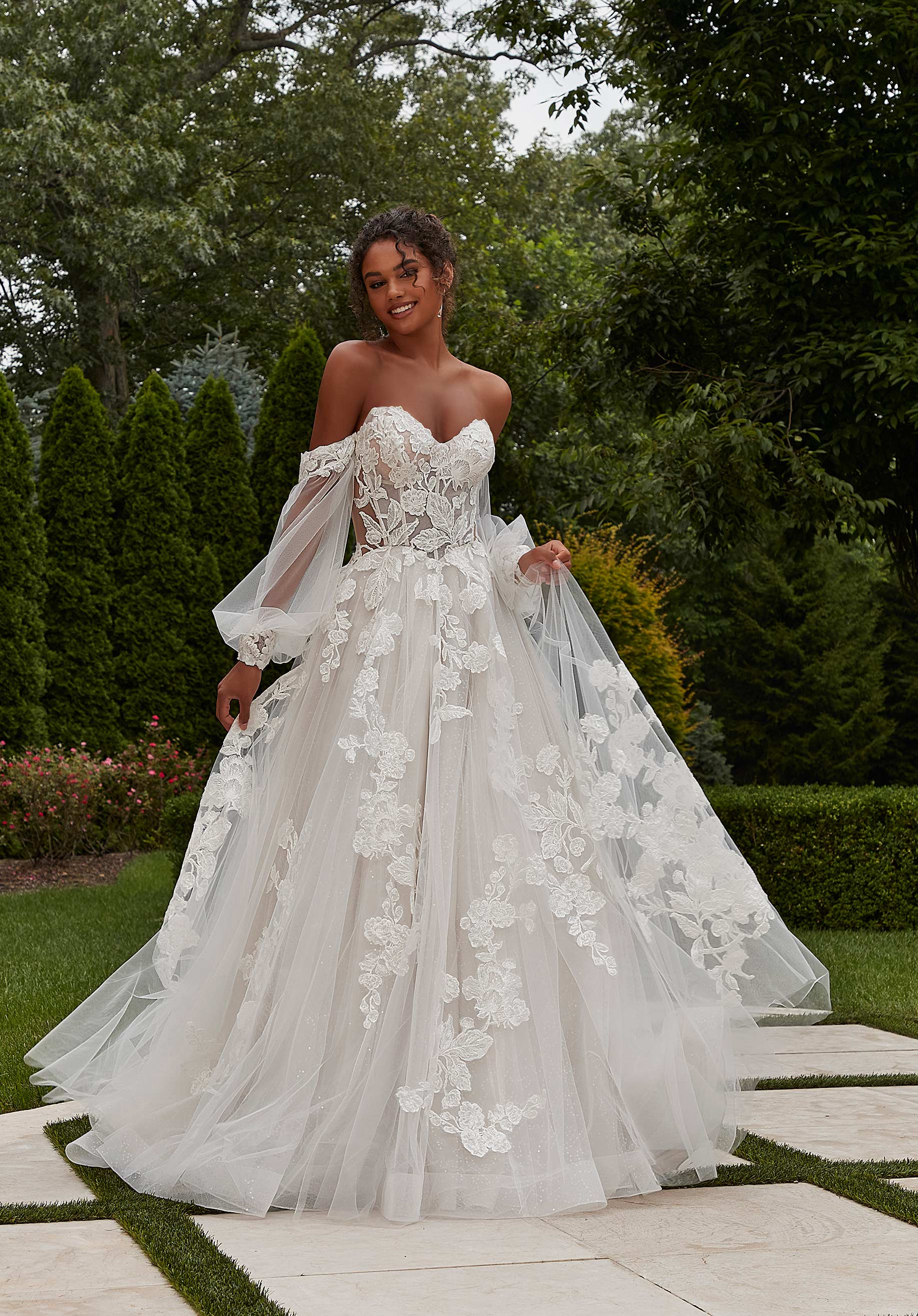 Classic Ball Gown Wedding Dress With Sweetheart Neckline And Detachable  Tulle Jacket
